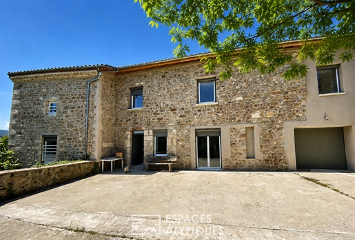 Maison 7 pièces 260 m² · à Charnas · 260 m² · 430 000 €