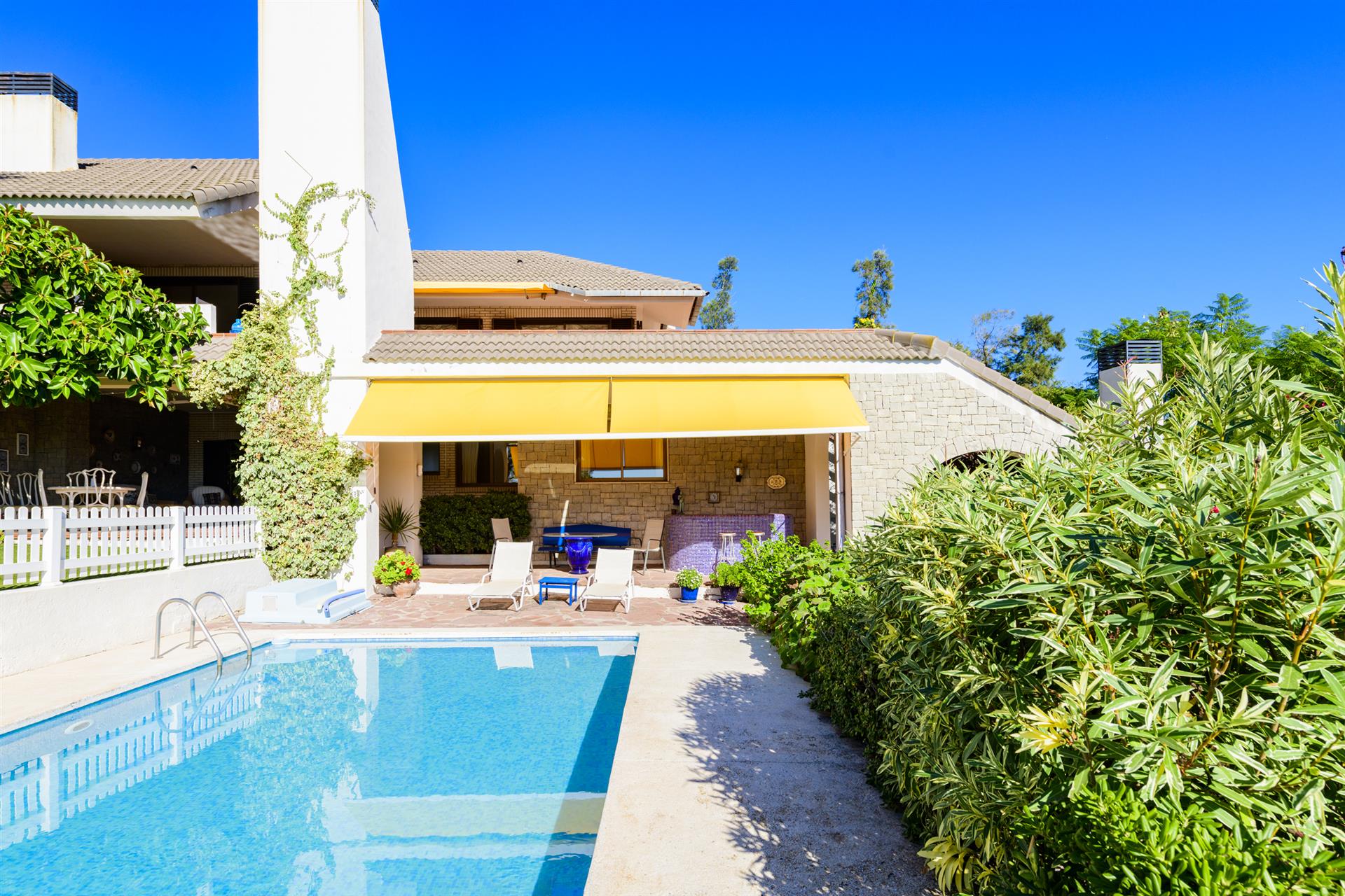 Very spacious property, impeccable, situated in La Coma with spectacular views of the golf... - View 5
