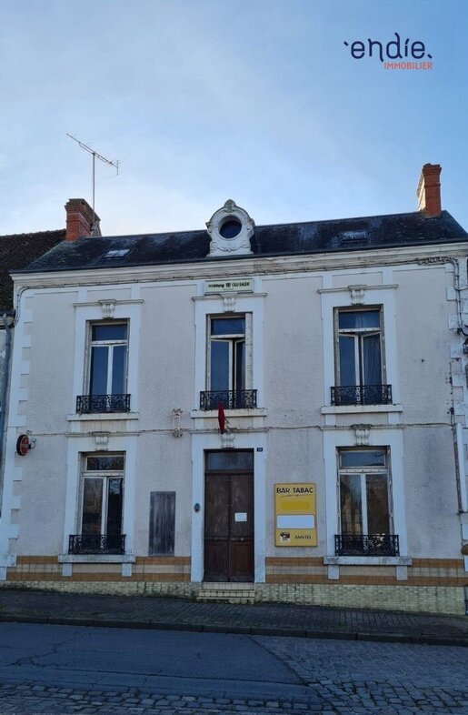 Maison 11 pièces 256 m² · à Châteaumeillant · 256 m² · 49 000 €