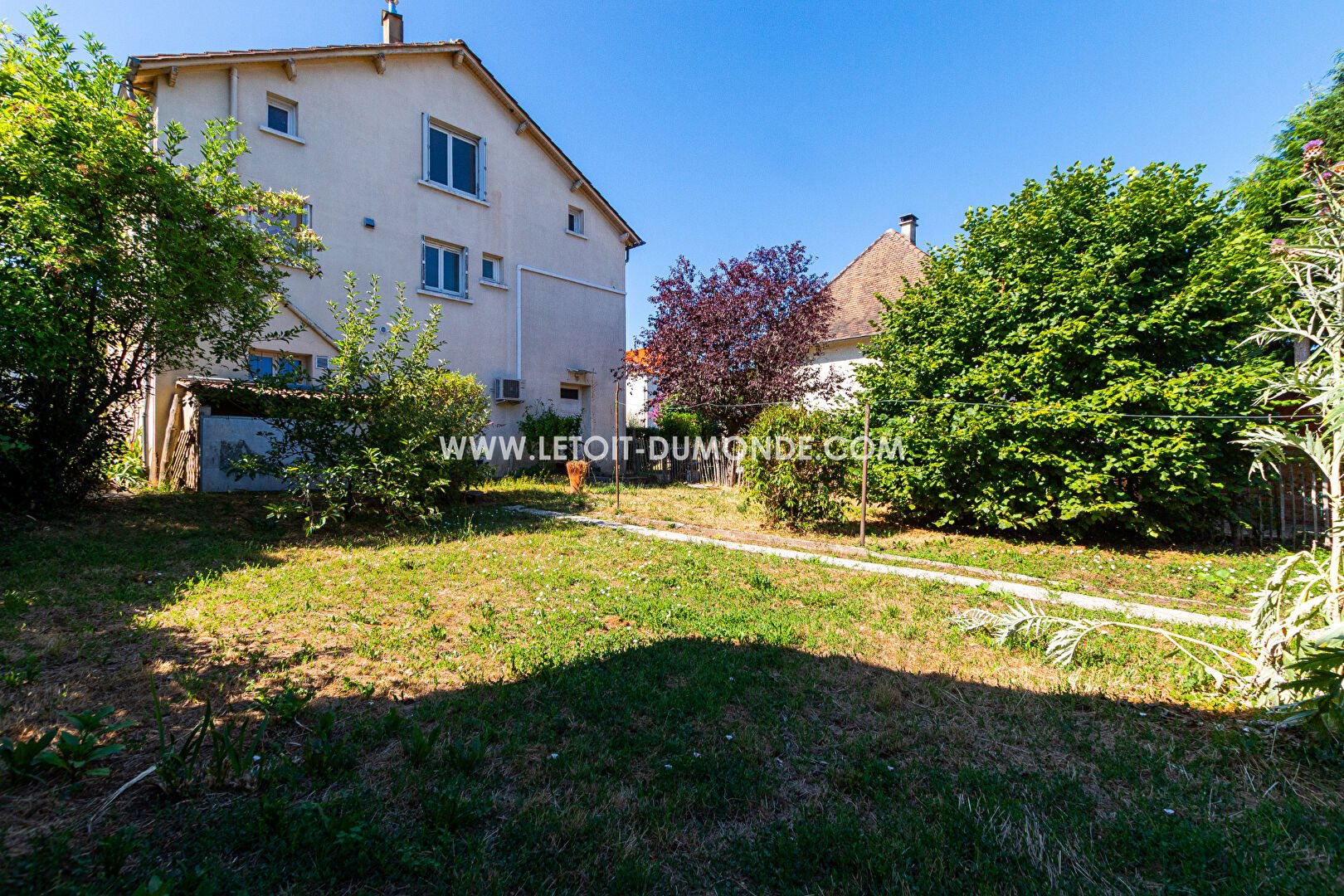 Périgueux House T6 with 160 m2 (110 m2 Carrez), 4 bedrooms, land.