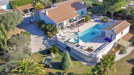 Maison 10 pièces 258 m² · à Roquebrune-sur-Argens · 258 m² · 880 000 €