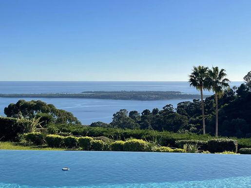 Maison 15 pièces 350 m² · à Vallauris · 350 m² · 7 990 000 €