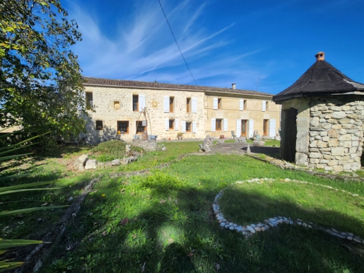 Maison 5 pièces 196 m² · à Teuillac · 196 m² · 106 000 €