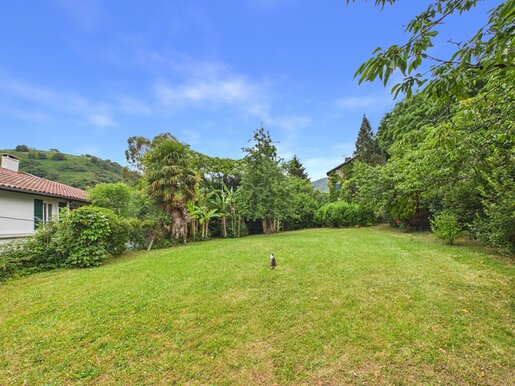 Terrain 837 m² · à Saint-Martin-d'Arrossa · 98 000 €