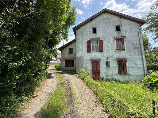 Maison 9 pièces 286 m² · à Cambo-les-Bains · 286 m² · 188 000 €