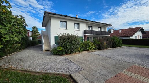 Maison 9 pièces 198 m² · à Cambo-les-Bains · 198 m² · 750 000 €