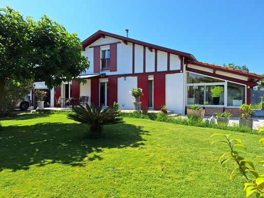 Maison 4 pièces 129 m² · à Urcuit · 129 m² · 483 000 €