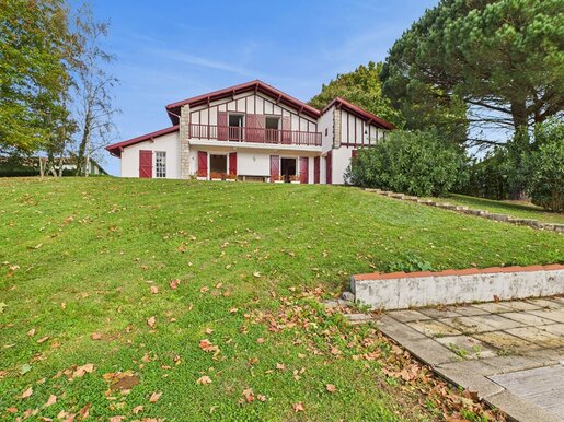 Maison 8 pièces 200 m² · à Hasparren · 200 m² · 651 000 €