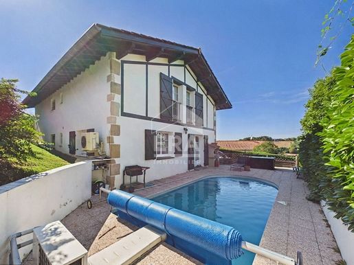 Maison 5 pièces 120 m² · à Espelette · 120 m² · 459 000 €