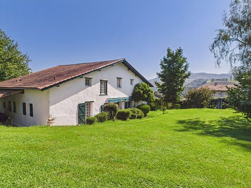Maison 6 pièces 252 m² · à Louhossoa · 252 m² · 999 000 €