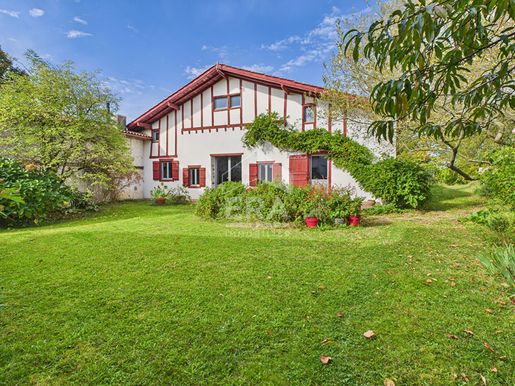 Maison 6 pièces 248 m² · à Hasparren · 248 m² · 549 000 €