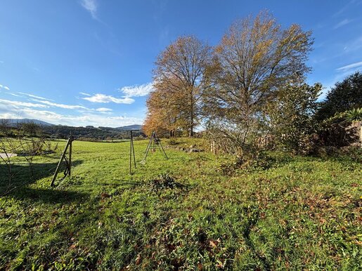 Terrain 1090 m² · à Hasparren · 150 000 €