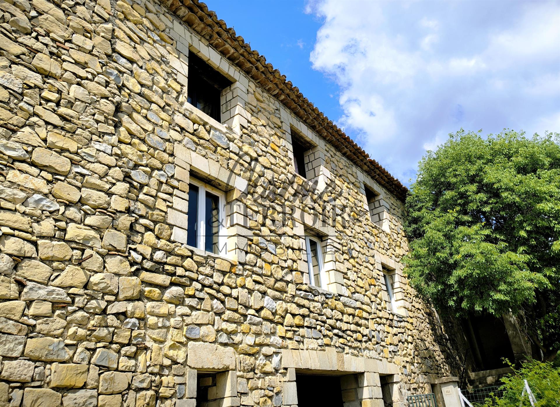 Maison à vendre, 180m², Lussan