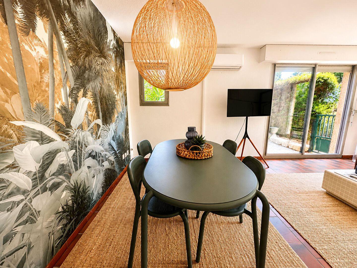Superb, bright, two-bedroom apartment on the ground floor, south-facing, with a covered... - Ansicht 2