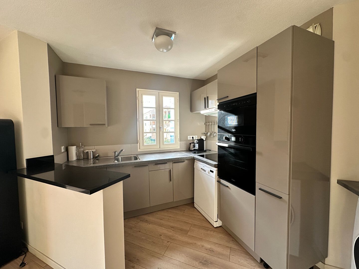 Charming one bedroom apartment of 50sqm in a sought-after condominium just a few steps... - Ansicht 2