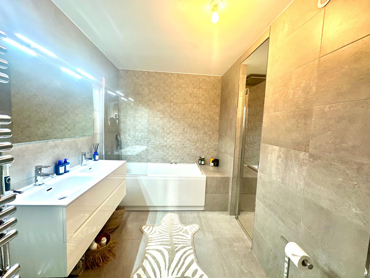 Two-bedroom apartment with terrace in a luxury residence - Ansicht 5