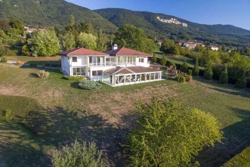 Maison 7 pièces 550 m² · à Collonges-sous-Salève · 550 m² · 3 200 000 €
