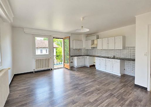 Appartement 5 pièces 215 m² · à Scionzier · 215 m² · 275 000 €