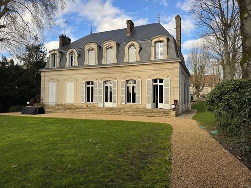 Maison 9 pièces 320 m² · à Sens · 320 m² · 1 550 000 €