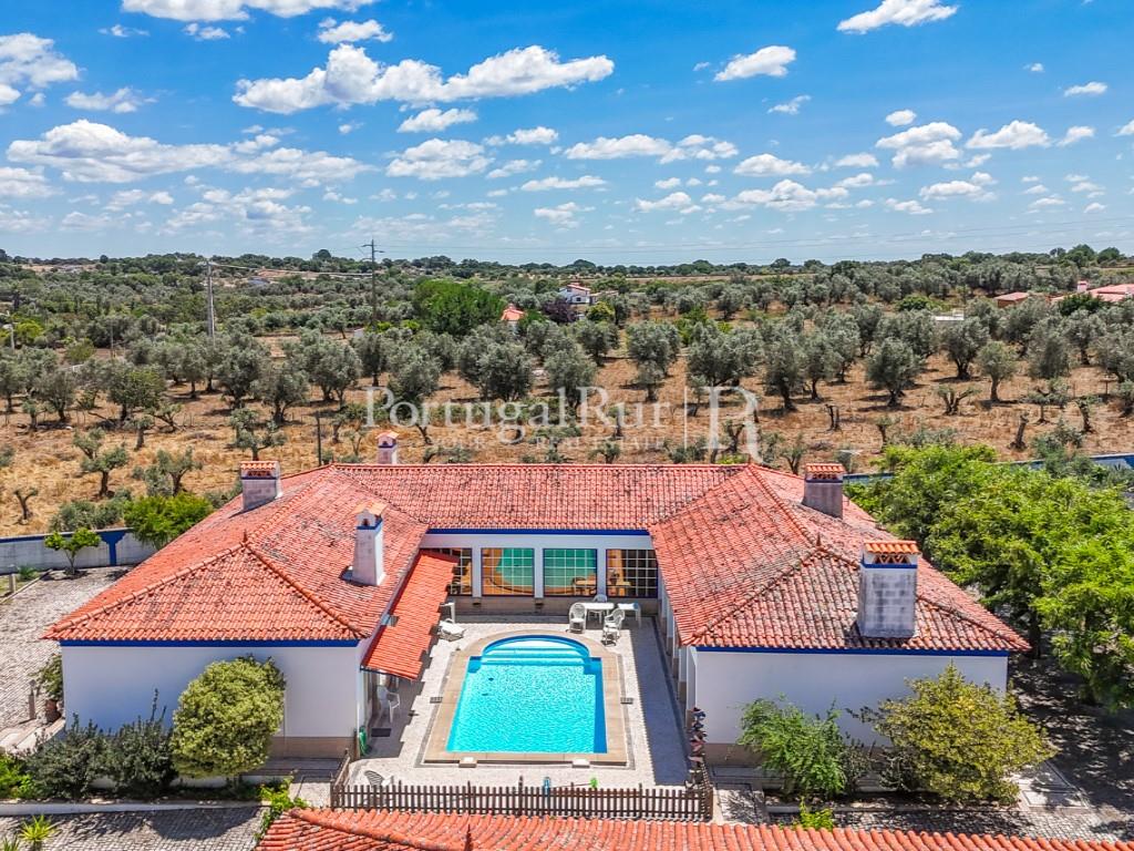 Quinta van 5.000m2 met woning T6 - Al