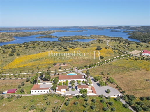 Farm bordering the Alqueva Lake with equestrian aptitude