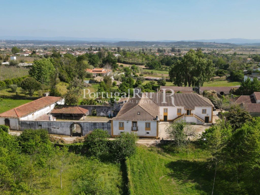 Quinta uit de 17e eeuw met 14 ha, kapel, zwembad en agrarische exploitatie, Coimbra
