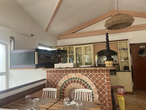 Local commercial 4 pièces · à Antibes · 385 000 €