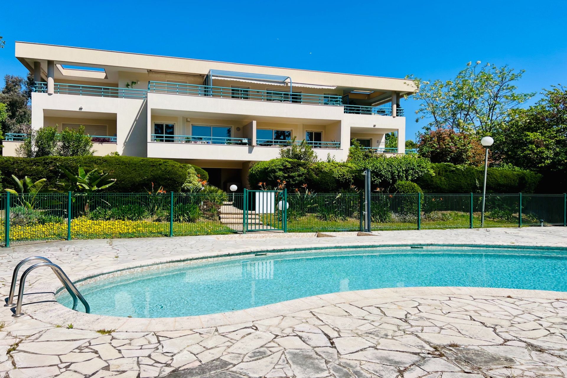Purchase: Apartment (06600)