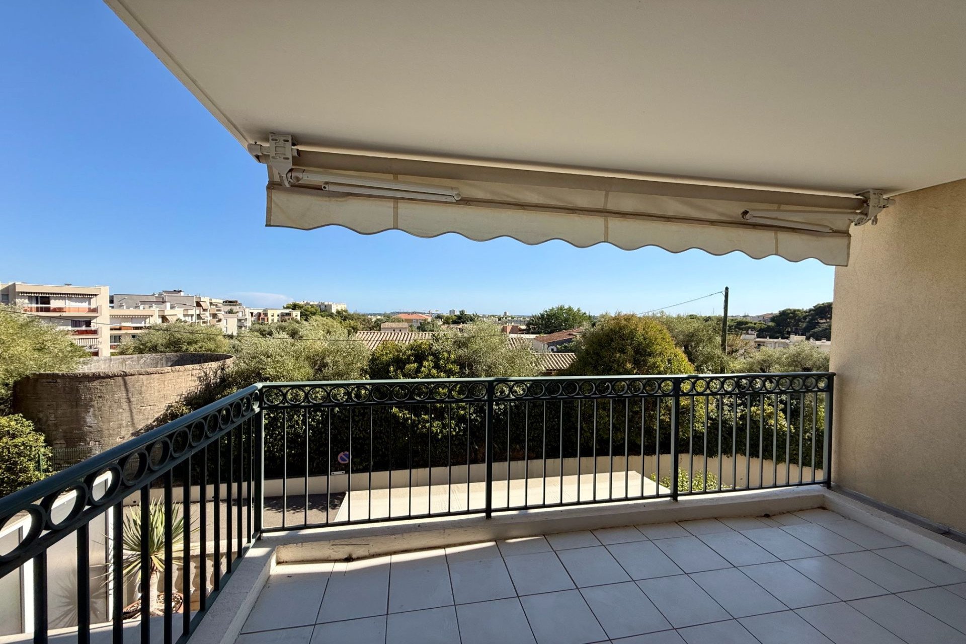 Purchase: Apartment (06600)