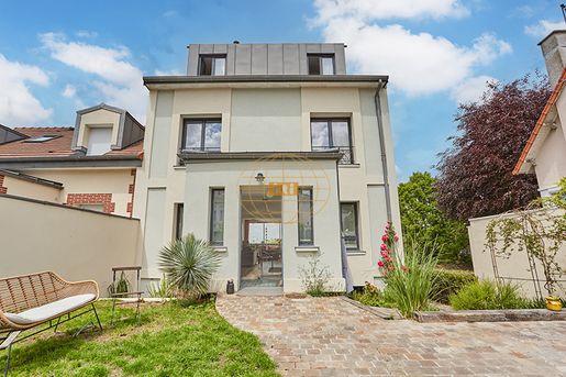 Maison 6 pièces 206 m² · à Rueil-Malmaison · 206 m² · 1 390 000 €