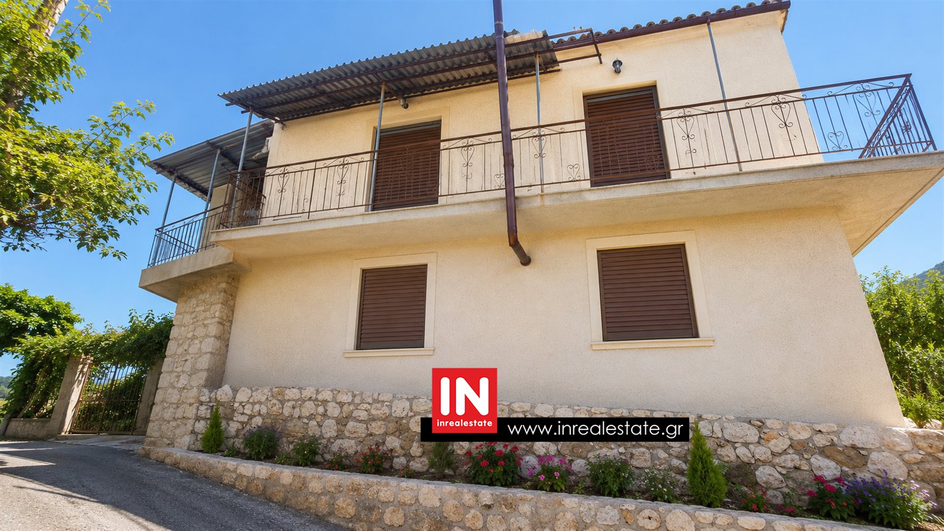 House with 700 sq.m. Garden & Views – Ideal Holiday or Investment Property