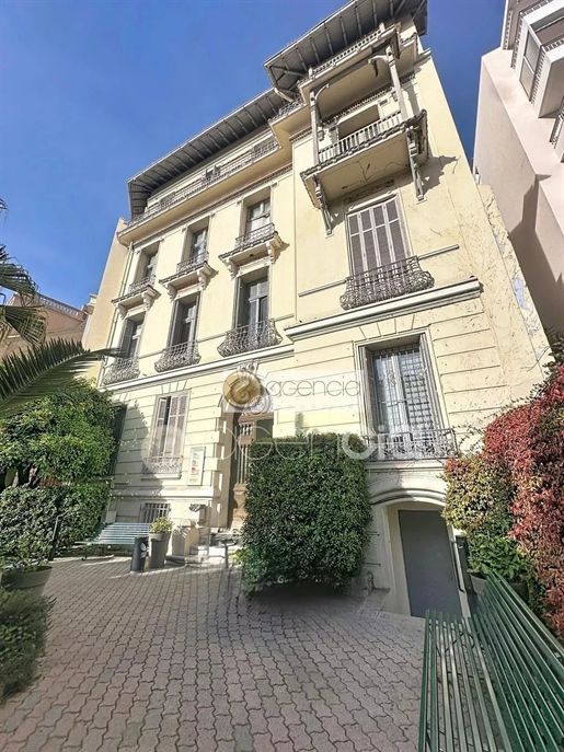 Immeuble 1100 m² · à Cannes · 1 100 m² · 4 800 000 €
