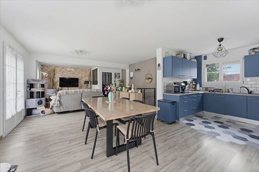 4 pièces 113 m² · à Ambarès-Et-Lagrave · 113 m² · 330 000 €