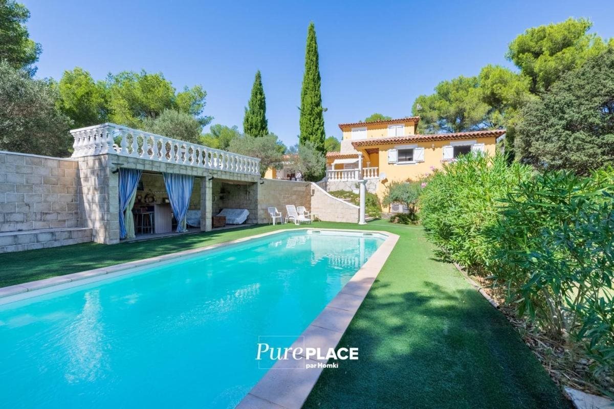 Maison à vendre, 187m², Saint-Mitre-les-Remparts