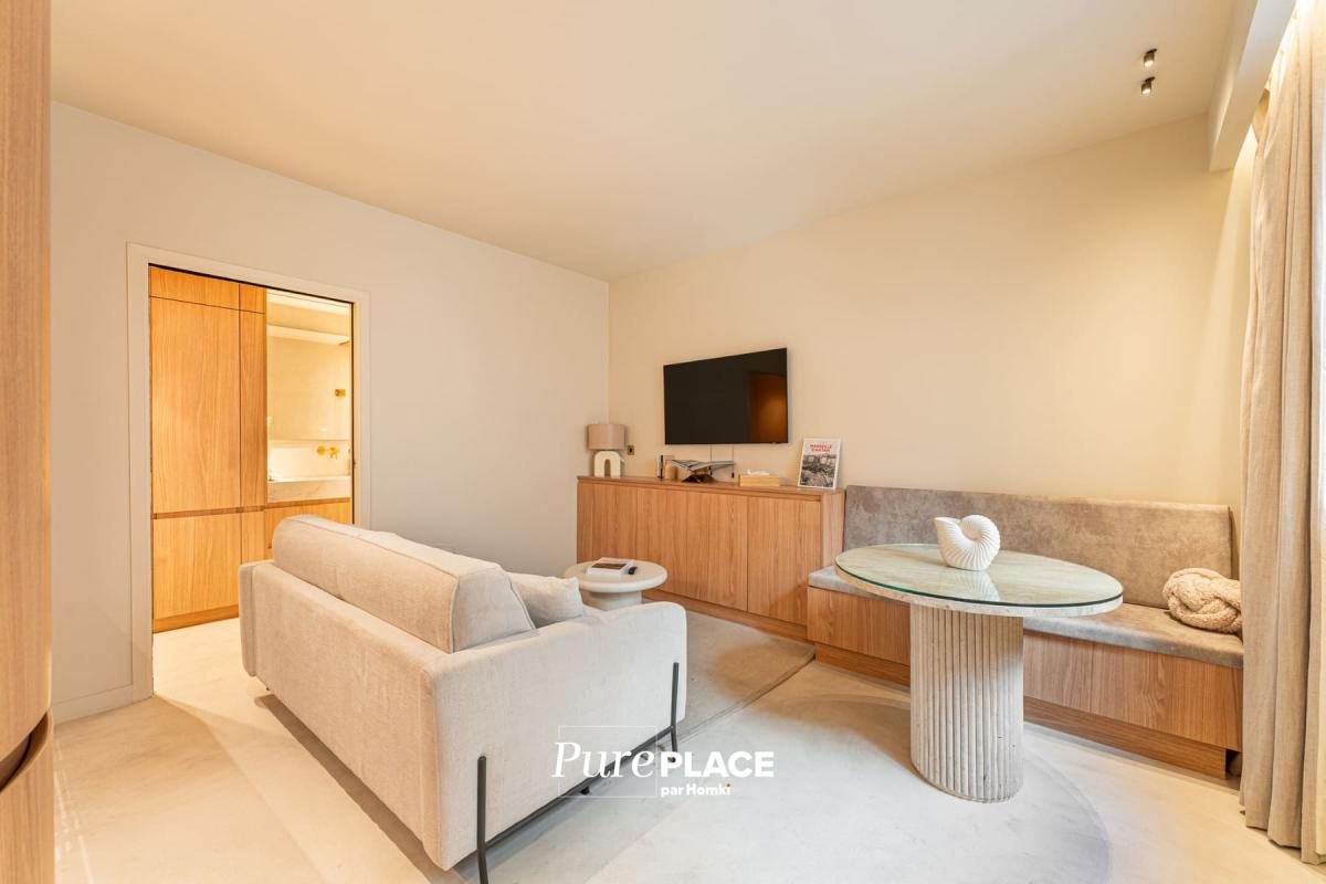 1-room apartment of 32 m² in Marseille 13001, Quai de Rive Neuve - Plus