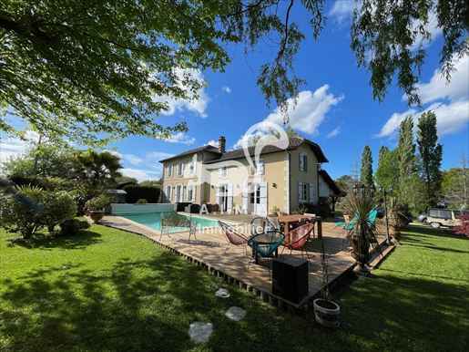 Maison 11 pièces 230 m² · à Mios · 230 m² · 699 900 €