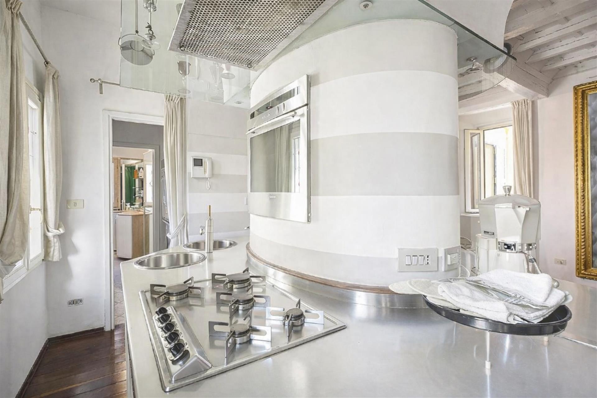 Luxury Apartment In Breathtaking Location In The Heart Of Rome