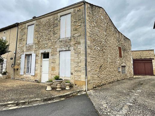 Maison 7 pièces 215 m² · à Gensac · 215 m² · 140 000 €