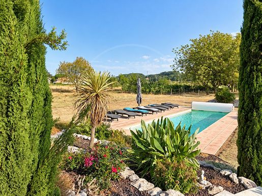 Maison 5 pièces 162 m² · à Eynesse · 162 m² · 435 000 €