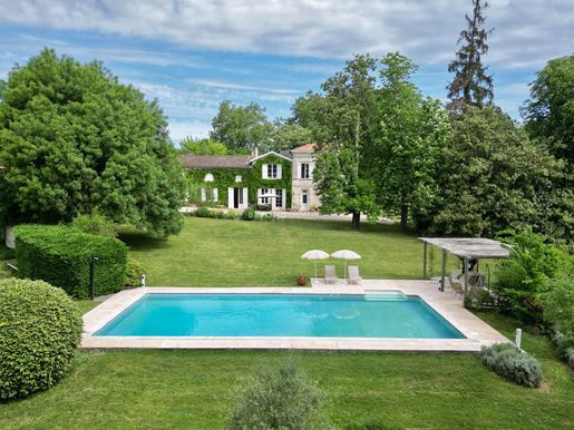 Maison 10 pièces 488 m² · à Coutras · 488 m² · 1 207 500 €