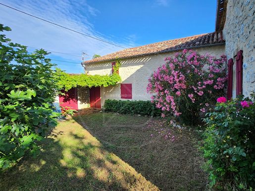 Maison 7 pièces 272 m² · à Gensac · 272 m² · 307 000 €
