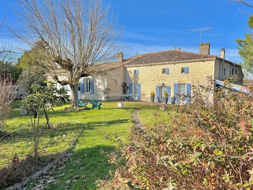 Maison 14 pièces 389 m² · à Gensac · 389 m² · 699 000 €