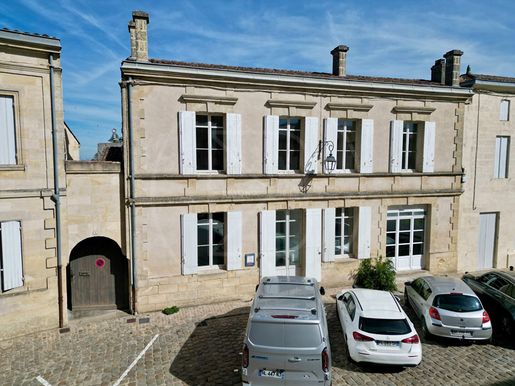Maison 7 pièces 216 m² · à Saint-Émilion · 216 m² · 1 040 000 €