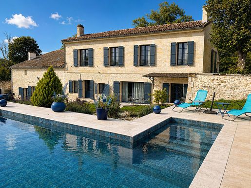Maison 11 pièces 424 m² · à Saint-Émilion · 424 m² · 740 000 €