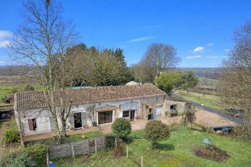 Maison 5 pièces 251 m² · à Montcaret · 251 m² · 252 000 €