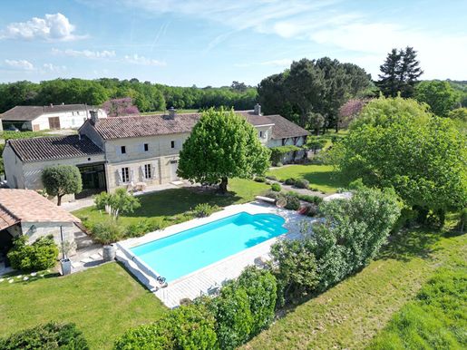 Maison 11 pièces 420 m² · à Saint-Émilion · 420 m² · 900 000 €