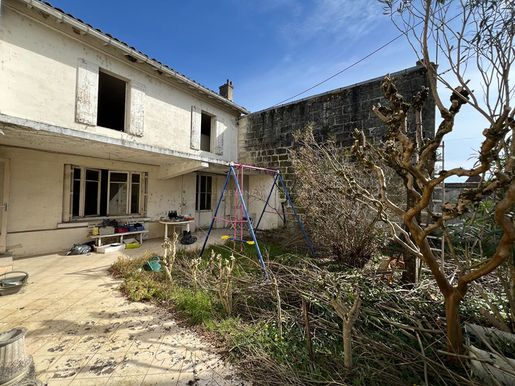 Maison 5 pièces 128 m² · à Saint-Émilion · 128 m² · 110 000 €