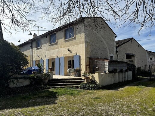 Maison 12 pièces 242 m² · à Bellefond · 242 m² · 371 000 €