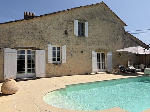 Maison 8 pièces 205 m² · à Villefranche-de-Lonchat · 205 m² · 396 000 €