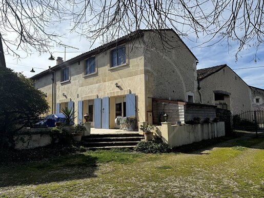 Maison 12 pièces 242 m² · à Bellefond · 242 m² · 371 000 €